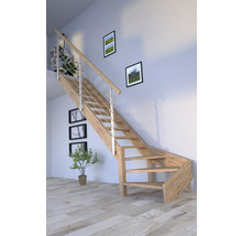 Holztreppe mit Metallgeländer in einem hellen Raum.