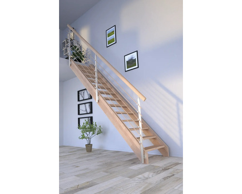Holztreppe mit Edelstahlgeländer in einem hellen Raum