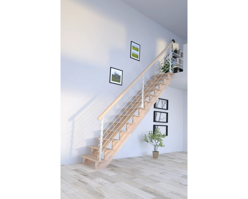 Escalier en bois avec rampe en métal dans une pièce lumineuse