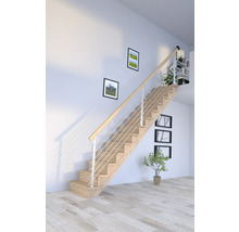 Holztreppe mit Edelstahlgeländer in einem hellen Raum.