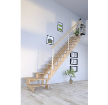 Escalier en bois avec rampe dans une pièce lumineuse