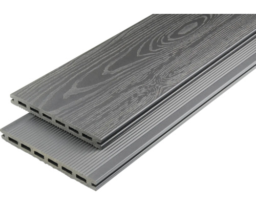 Zwei graue Terrassendielen aus Verbundmaterial mit Holzstruktur