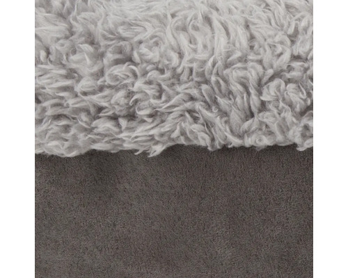 Vue détaillée d''un lit pour animaux de compagnie avec une surface en peluche