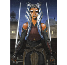 Illustration d''Ahsoka Tano avec deux sabres laser devant un paysage urbain.