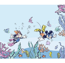 Mickey Mouse et Minnie Mouse font de la plongée avec des poissons et des plantes marines