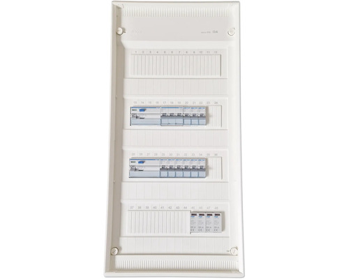 Tableau de distribution électrique blanc avec fusibles et interrupteurs.