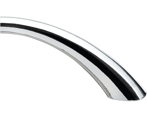 Gros plan d''une poignée chromée.