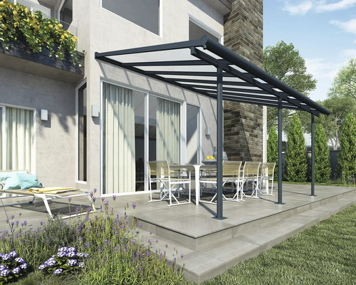Terrassenüberdachung CANOPIA by Palram Sierra 3x10.35 434 x 295 cm anthrazit Terrasse mit Terrassenüberdachung, Tisch und Stühlen im Garten