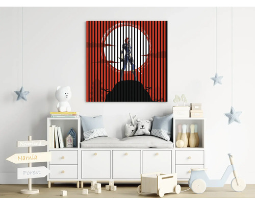 Dekoratives Kinderzimmer mit Wandbild eines Mädchens vor dem Mond