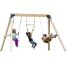 Holzschaukelgerüst mit Schaukel, Turnringen und Strickleiter im Garten