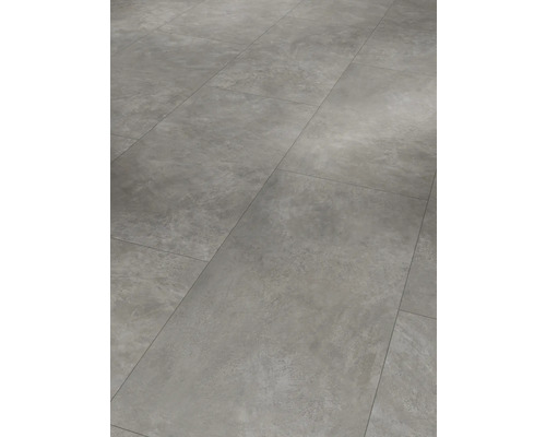 Bodenfliesen mit Steinoptik, verlegt