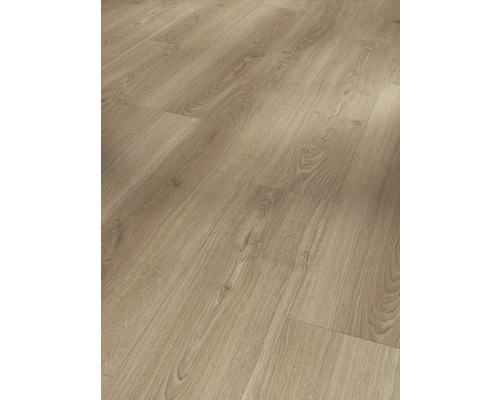 Gros plan d''un sol stratifié avec aspect bois.