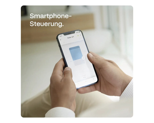 Smartphone-Steuerung eines Rollos mit einer App.