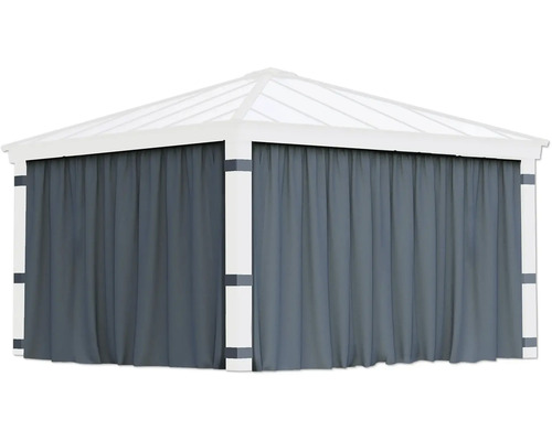 Pavillon avec rideaux