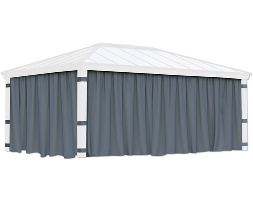 Pavillon avec rideaux