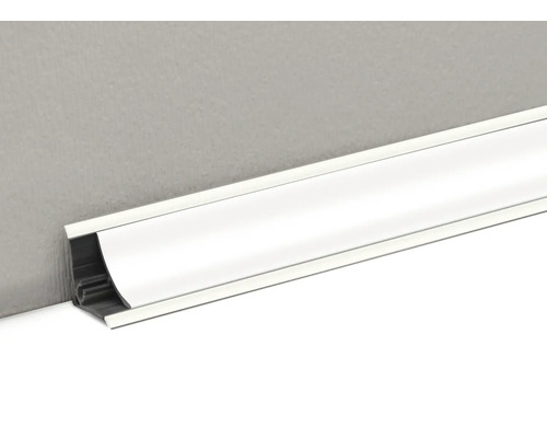 Plinthe en plastique sur un mur