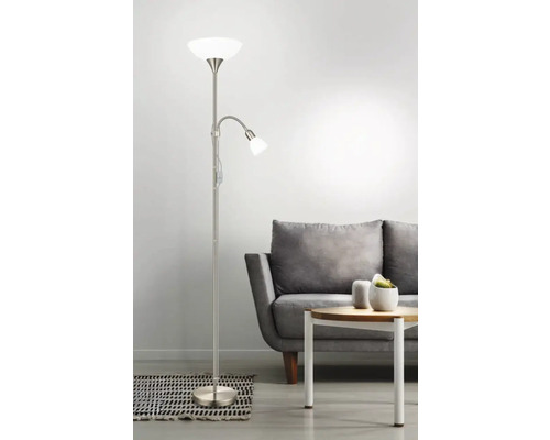 Stehleuchte mit Lesearm im Wohnzimmer