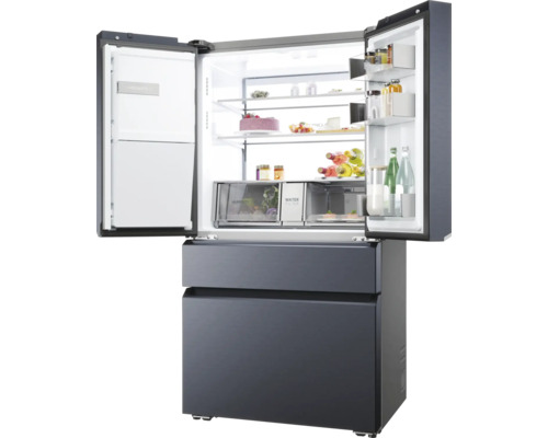 Réfrigérateur-congélateur à quatre portes ouvert