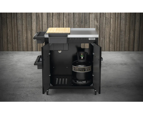 Tenneker Gasgrillwagen mit geöffneten Türen und Gasflasche