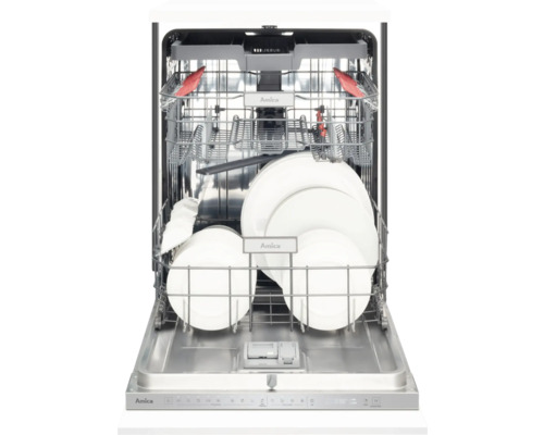 Offener Geschirrspüler von Amica mit Geschirr