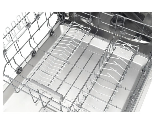 Innenansicht eines Geschirrspülers mit Geschirrkorb und Tellerhaltern