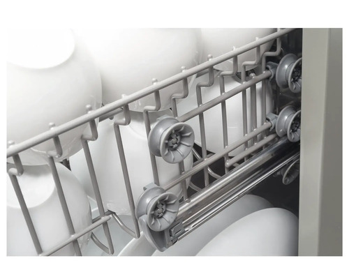 Geschirrspüler Innenraum mit Geschirrkorb und Spüldüsen
