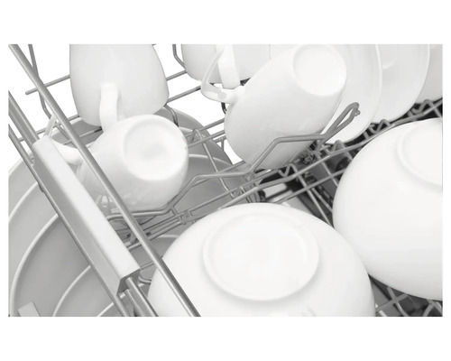 Teller, Tassen und Schüsseln im Geschirrspüler