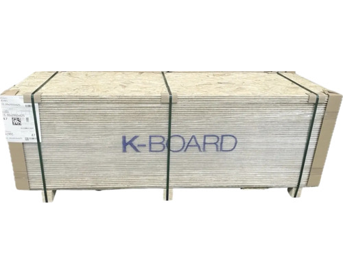 Eine Palette K-Board Bauplatten, umreift mit Kunststoffband.