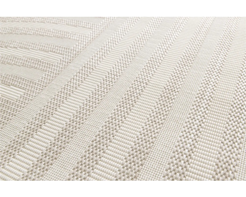 Vue détaillée d''un tapis tissé avec un motif géométrique