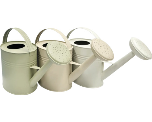 Trois arrosoirs pour le jardin