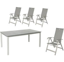 Gartentisch mit vier Gartenstühlen