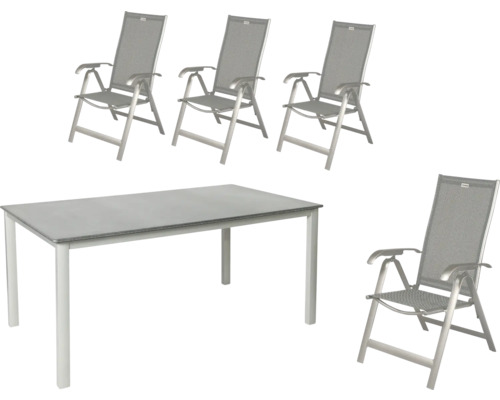 Gartentisch mit vier Gartenstühlen