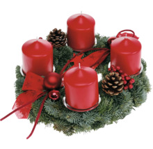 Couronne de l''Avent avec quatre bougies, branches de sapin et décoration