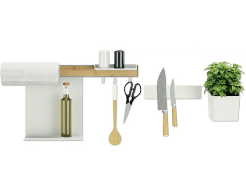 Ustensiles de cuisine et décoration sur une barre de cuisine