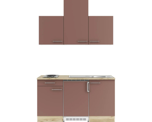 Cuisine moderne avec évier, plaque de cuisson et placards hauts