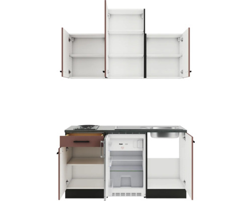 Mini-cuisine complète avec plaque de cuisson, évier, réfrigérateur et placards hauts, ouverte.