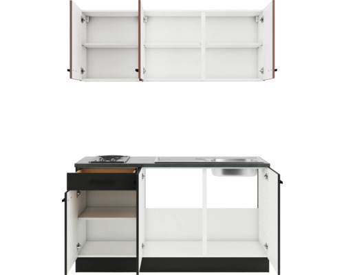 Küchenzeile mit Spüle, Kochfeld und offenen Schränken