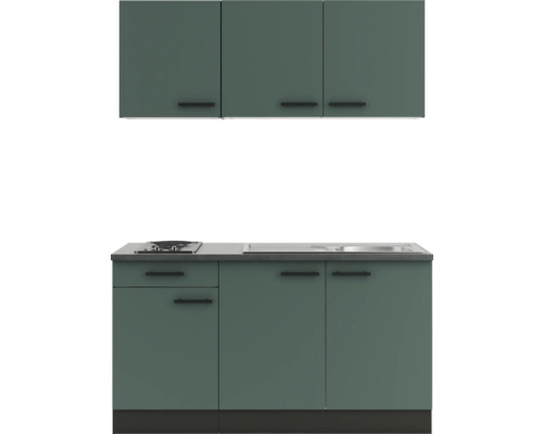 Küchenzeile mit Spüle, Kochfeld und Hängeschränken