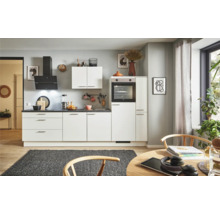 Moderne Küche mit weißen Schränken, schwarzer Arbeitsplatte und Dunstabzugshaube.