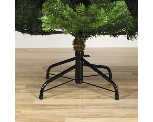 Detailaufnahme eines künstlichen Weihnachtsbaums mit Metallfuß.