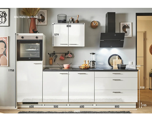 Küchenzeile mit Maßen, bestehend aus Schränken, Spüle, Herd und Dunstabzugshaube