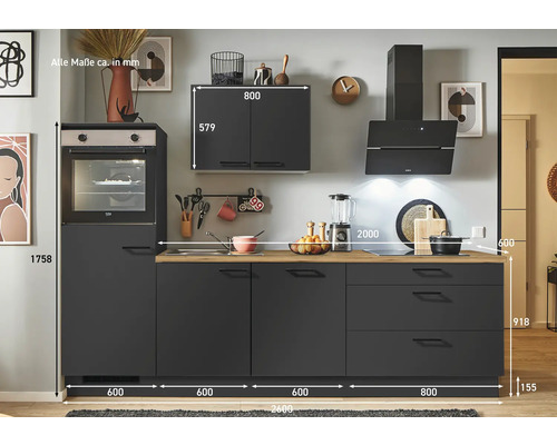 Moderne Küche in dunkler Farbe mit Elektrogeräten und Arbeitsplatte in Holzoptik, Ansicht mit Maßangaben