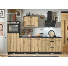 Küchenzeile mit Hängeschrank und Elektrogeräten