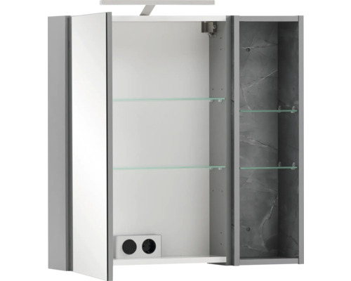 Offener Spiegelschrank mit Glasablagen und Beleuchtung