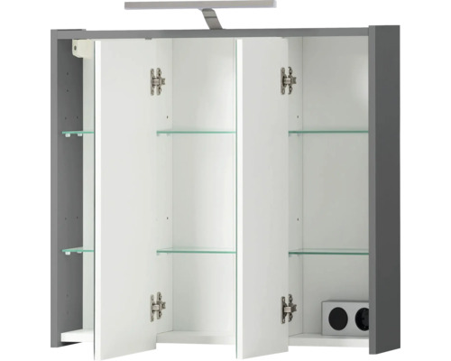 Armoire de toilette ouverte avec étagères en verre et éclairage