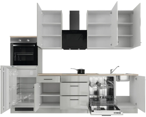 Komplette Küche mit Geräten, inklusive Kühlschrank, Backofen, Geschirrspüler und Dunstabzugshaube.