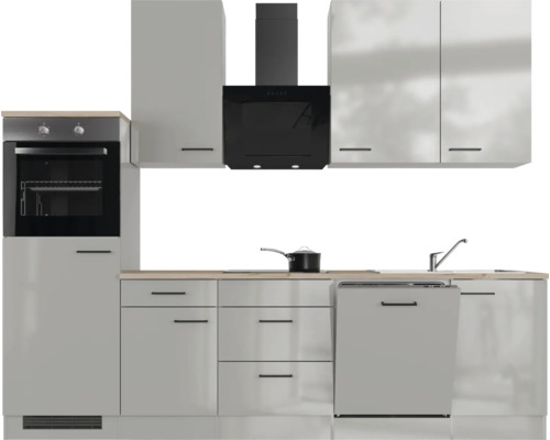 Küchenzeile mit Spüle, Herd, Dunstabzugshaube und Schränken