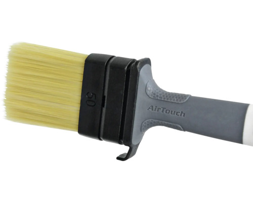 Pinceau plat avec manche en plastique et une largeur de 50 millimètres.