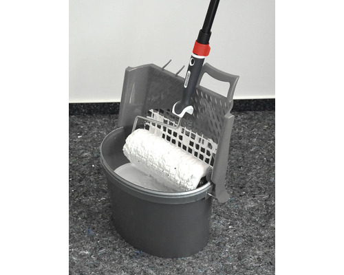 Seau de peinture avec rouleau à peinture et grille d''essorage