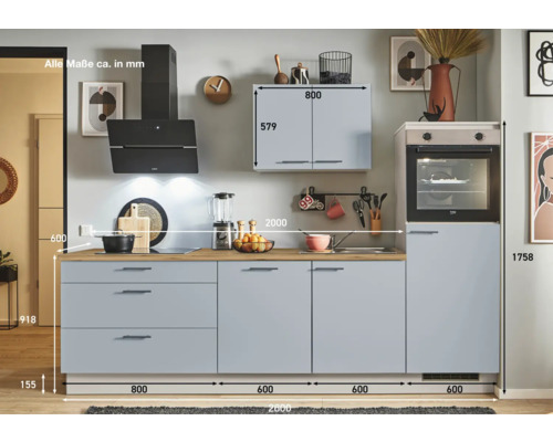 Komplette Küche mit Elektrogeräten, Dunstabzugshaube, Spüle, Kochfeld und Backofen